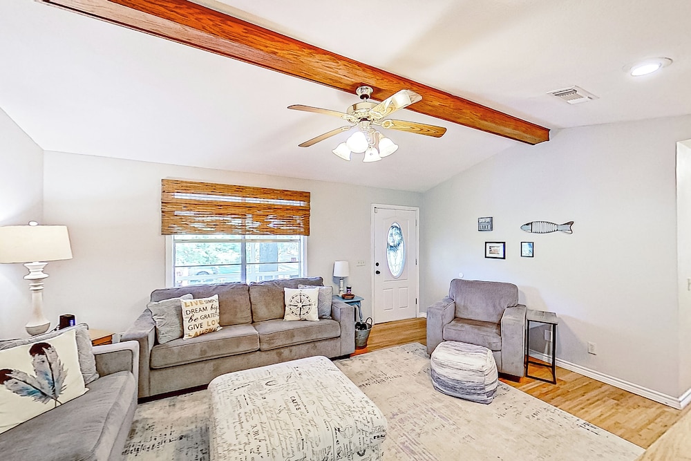 2BR Dog-friendly Home Near Lake w/ Fire Pit