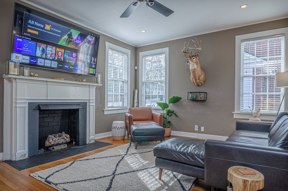 Spacious 3BR Midtown Home - Grad Family