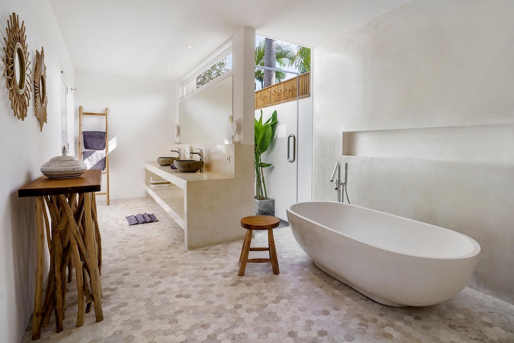 Villa Surga Blue by Alfred in Bali - Brand New 5 BR Pool Villa in the of Seminyak