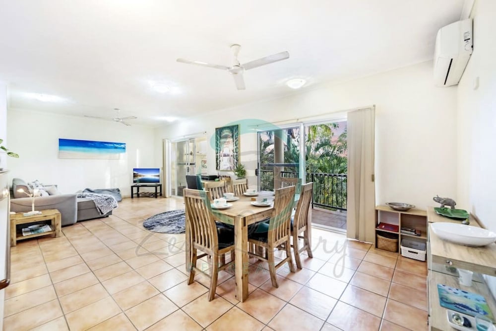 ZEN FORESHORE - 2 Bedroom Apt with Pool