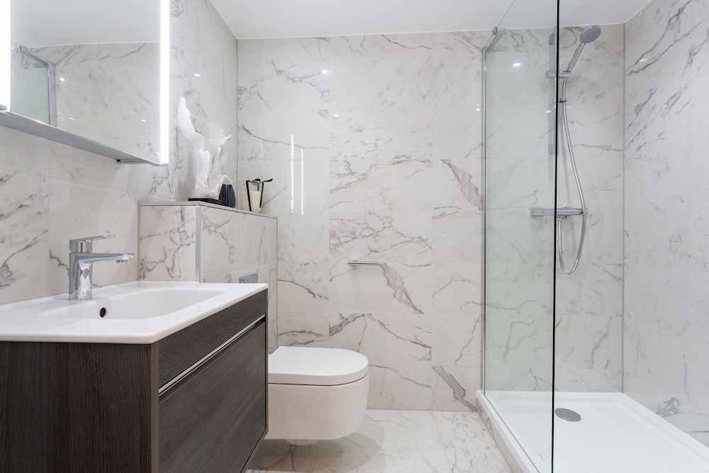 The Carlyle - Elegant Serviced Apartments