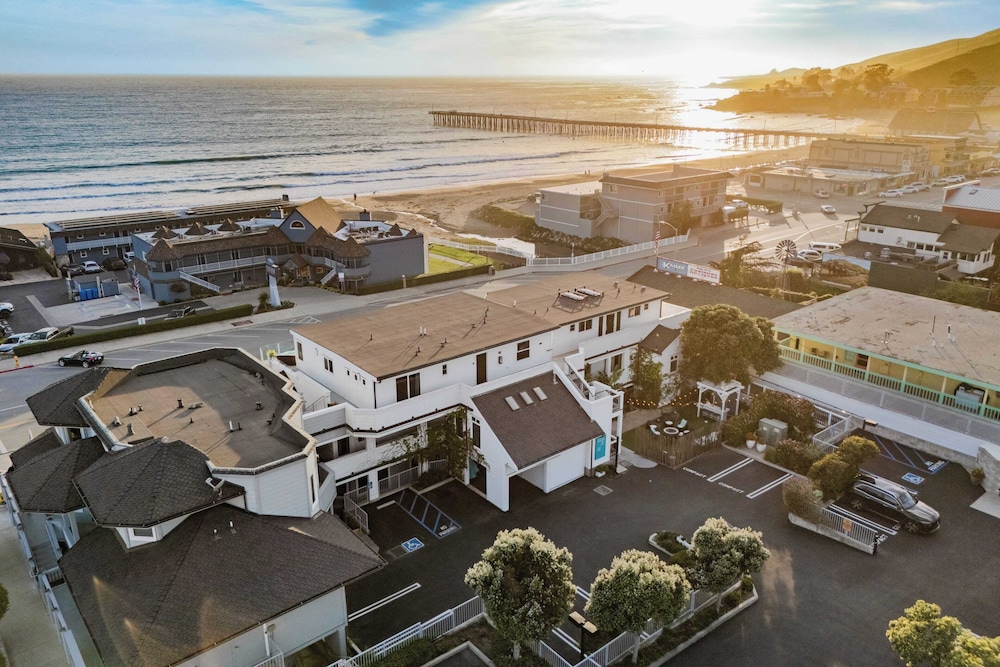 Cayucos Duo 2 Bungalows w/ Views & Lounge Space Pet Friendly