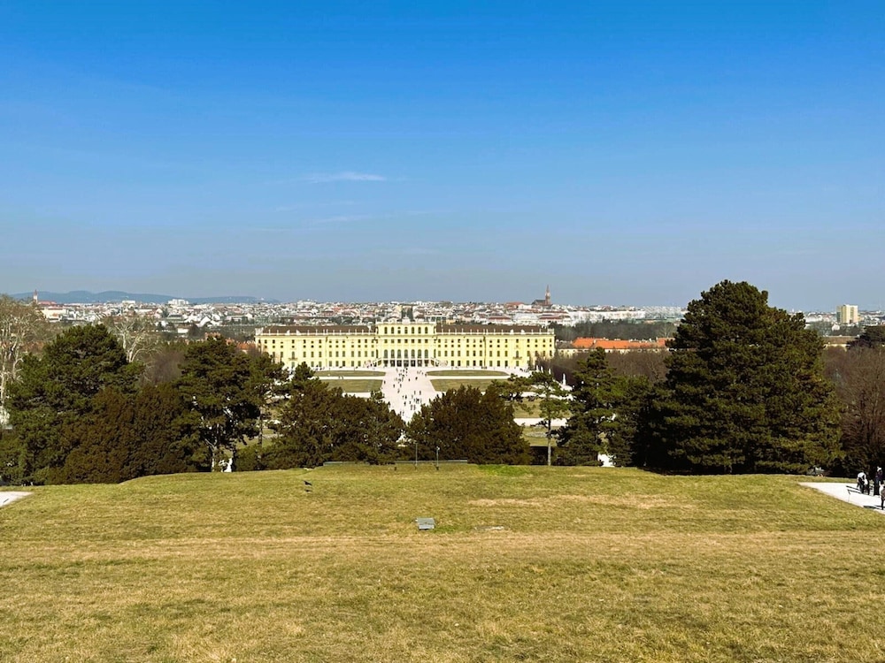 Apartment Near Schonbrunn Palace Vienna