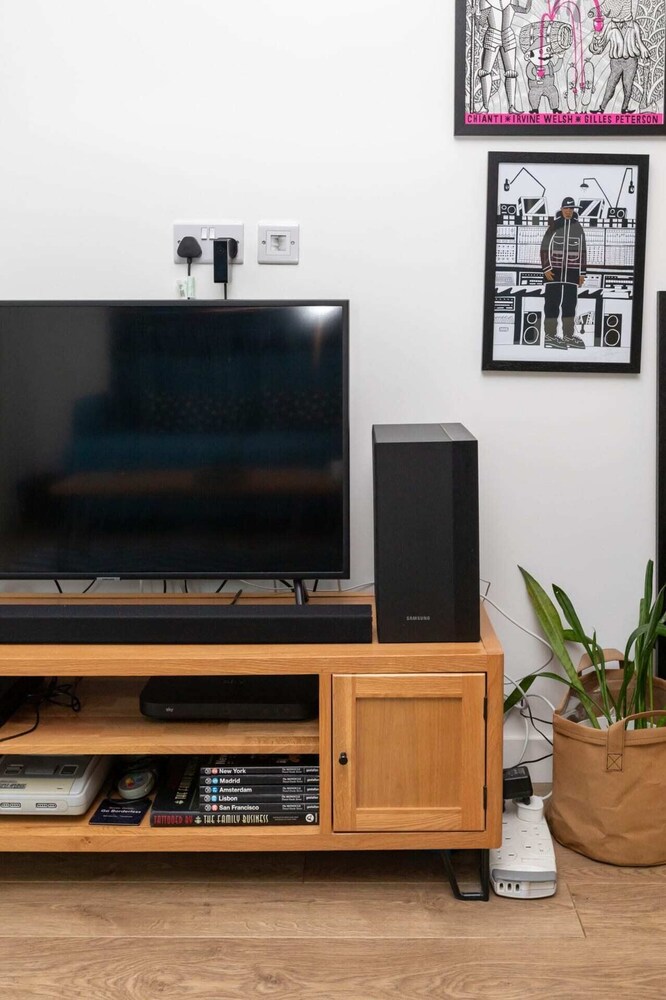 Peaceful & Vibrant 1BD Flat W/balcony- Bow Common!