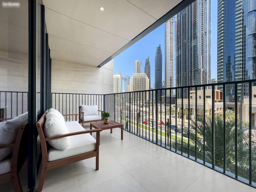 Lux 4BR Duplex in Blvd of Downtown