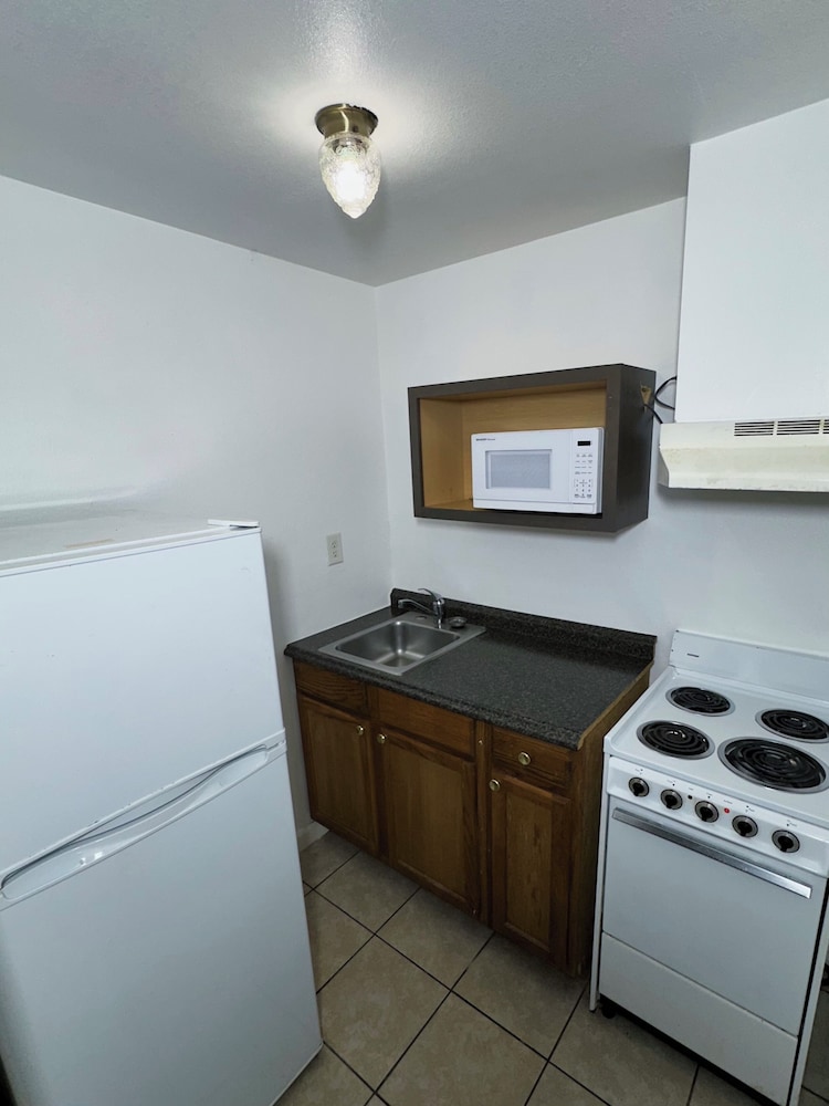 Country Inn Motel - Property Image 7