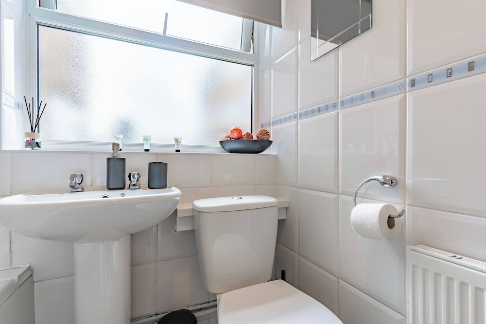 Sleek and Cozy 1BR Resorts World Nearby