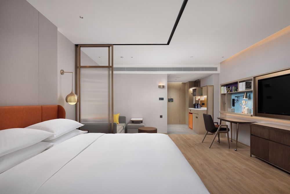 Rezen Longuu Hotel - Guangzhou Baiyun Airport Cultural Tourism City