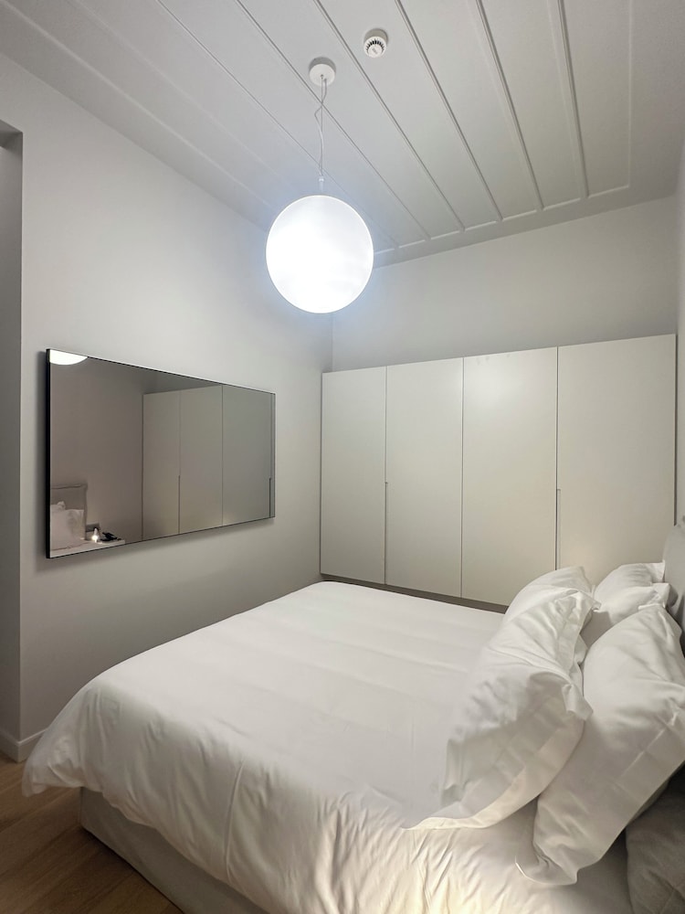 Amalie Suites