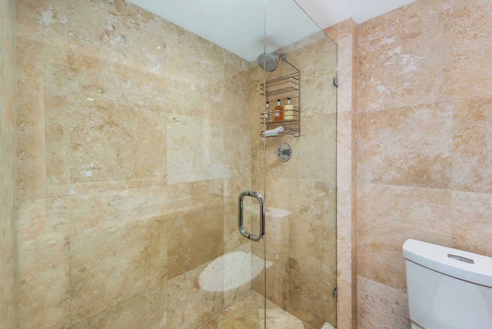 Luxury Vacation Rentals at 1 Hotel & Homes by LRMB