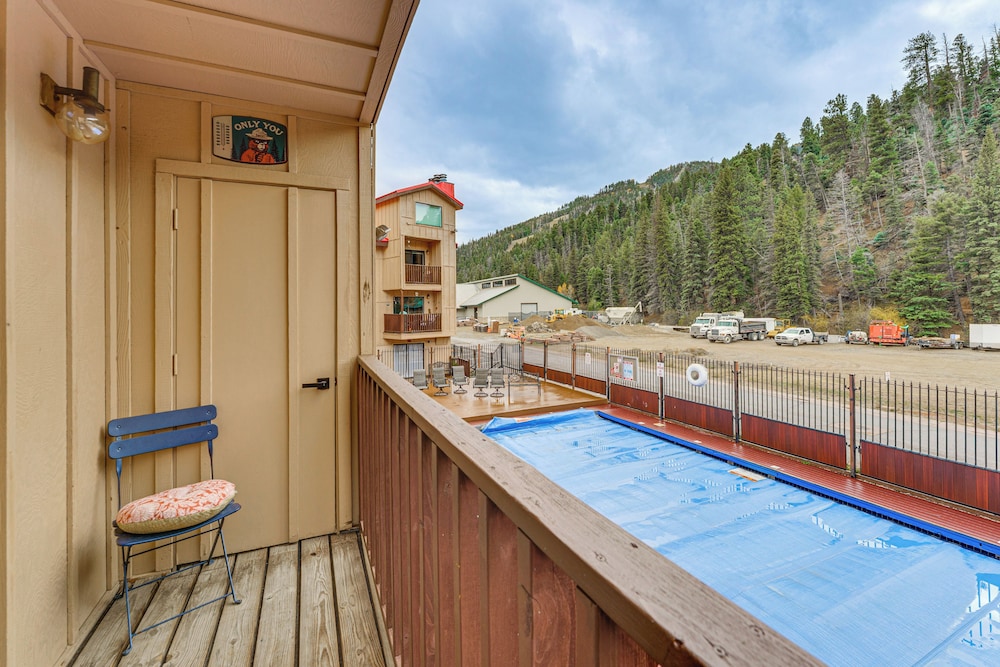 Easy Red River Ski Access! Outdoor Adventure Condo