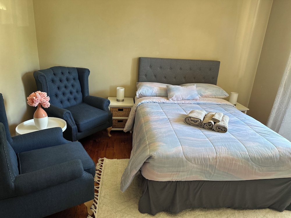 Charming 3 Bedroom Home in Garran, Perfect for Families and Groups