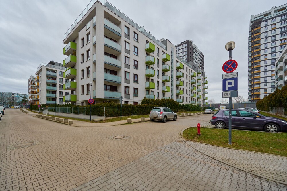 Floral Apartment Nyska by Renters