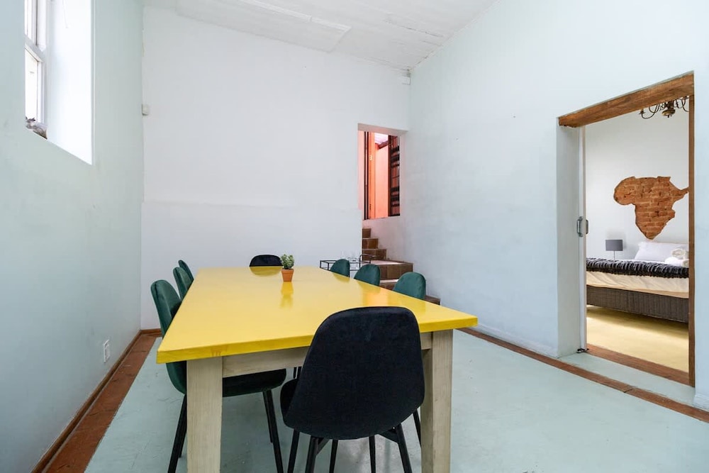 Funky Pet Friendly 2-bedroom Escape Bo-kaap