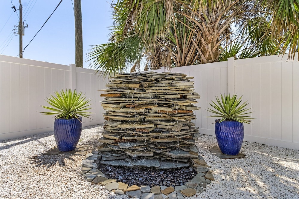 130 Tiki Tides: 2br W/ Outdoor Tiki Bar! 2 Bedroom Home
