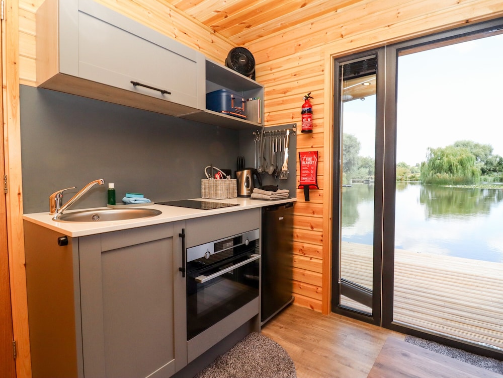 Maple Lodge at Bridge Lake Farm & Fishery