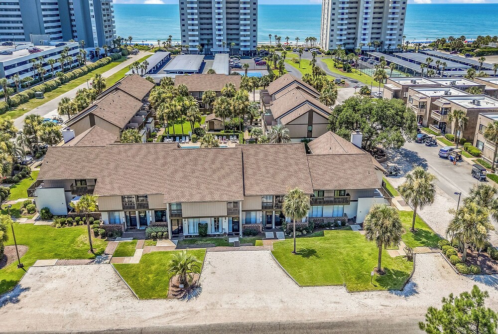 650 Feet to the Beach! Arcadian Shores Townhome