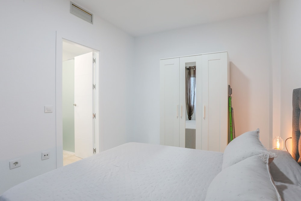 Divina in Sevilla With 1 Bedrooms and 1 Bathrooms