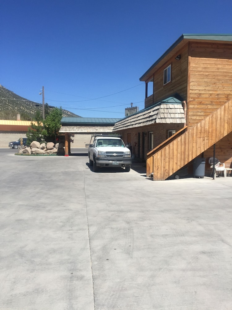 Rustic Inn Motel
