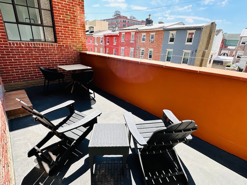 Sosuite 2BR Apt w Balcony W D Gym On-site Bar view 4