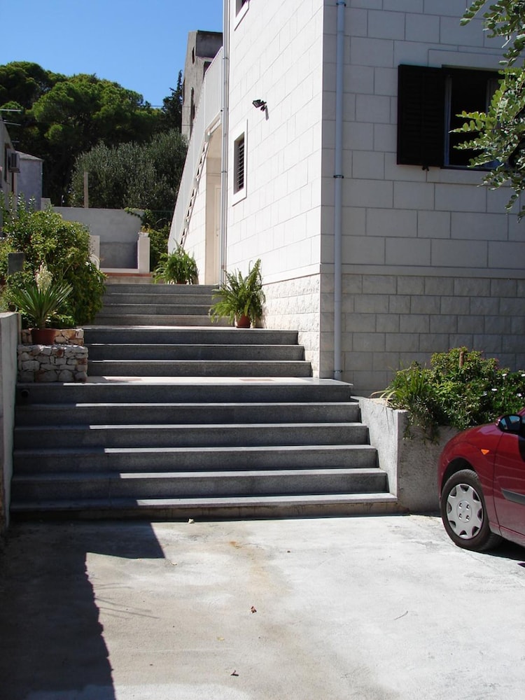 Photo 33