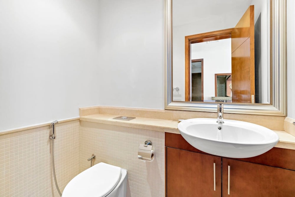 Silkhaus High Floor in Southridge Modern Tower