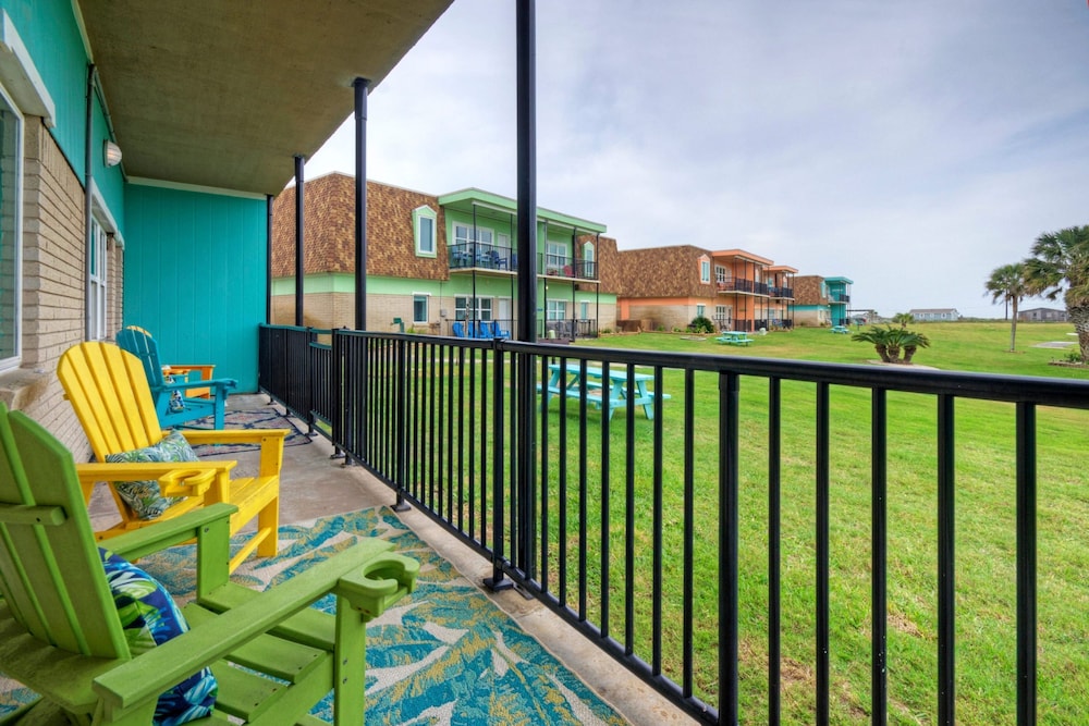 3 Condos in Beachfront Complex w Pool Sleeps 22 Island Retreat 3-unit Buyout