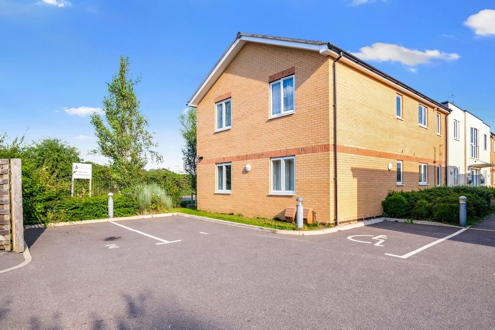 Heathrow Living Serviced Apartments by Ferndale