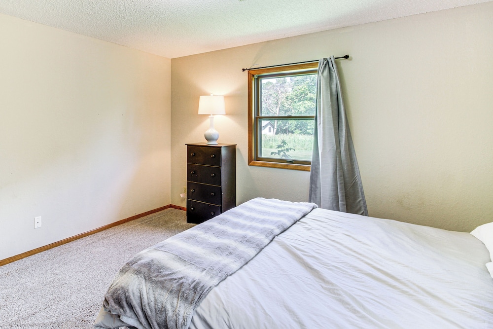 Hot Tub & 2 Recreation Rooms: Spacious Onamia Home