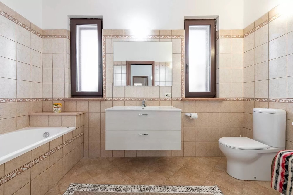 Amazing Detached Villa for 8 Guests Near Stintino