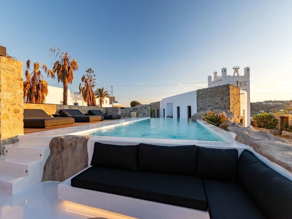 Soothing Holiday Home With Outdoor hot tub