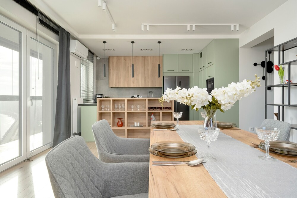 Bright & Peaceful Apartment by Renters