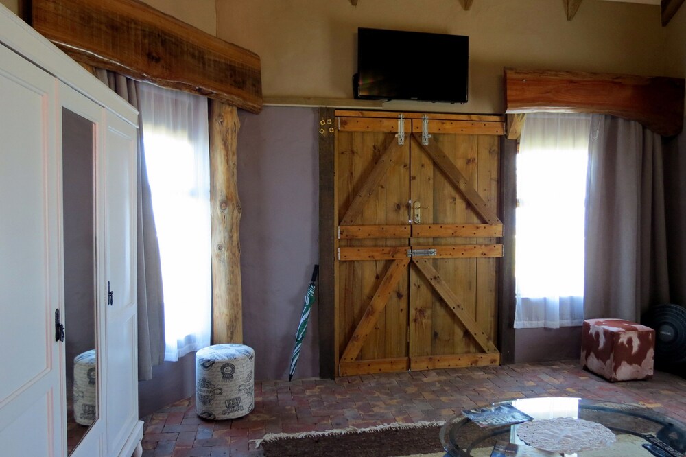 T'Niqua Stable Inn