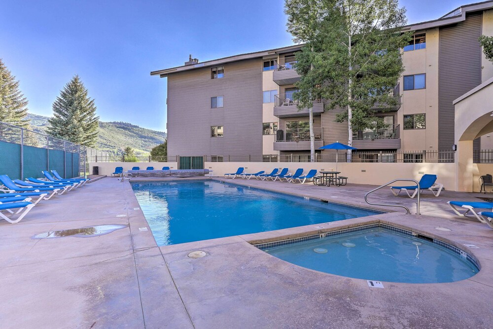 Sauna & Ski Shuttle Access: Mtn-view Condo in Avon