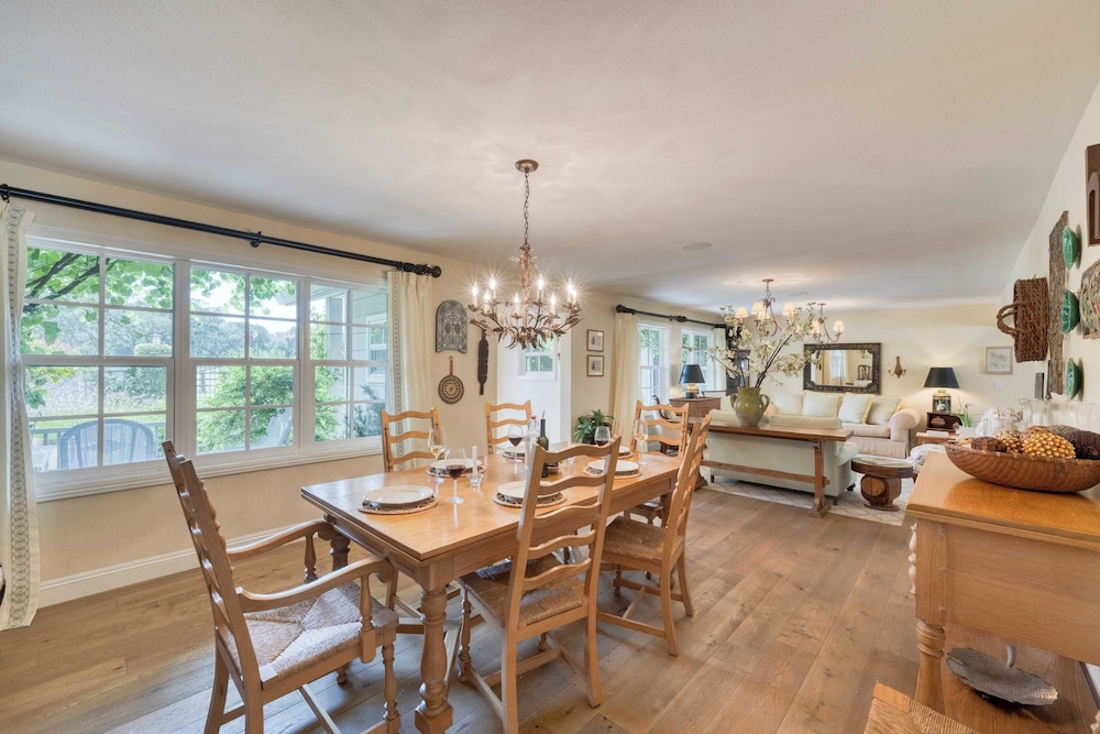 Glen Ellen Escape 5BR Retreat w/ Pool, Hot Tub, Hammocks & Vineyard Views