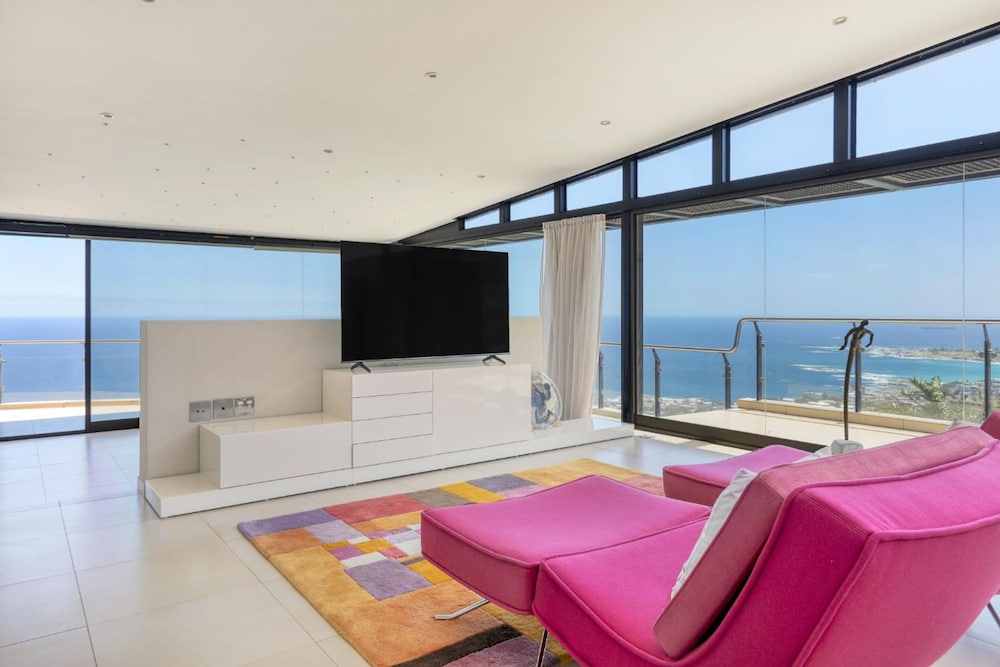 Villa Sol Camps Bay - Family Retreat With 360 Views