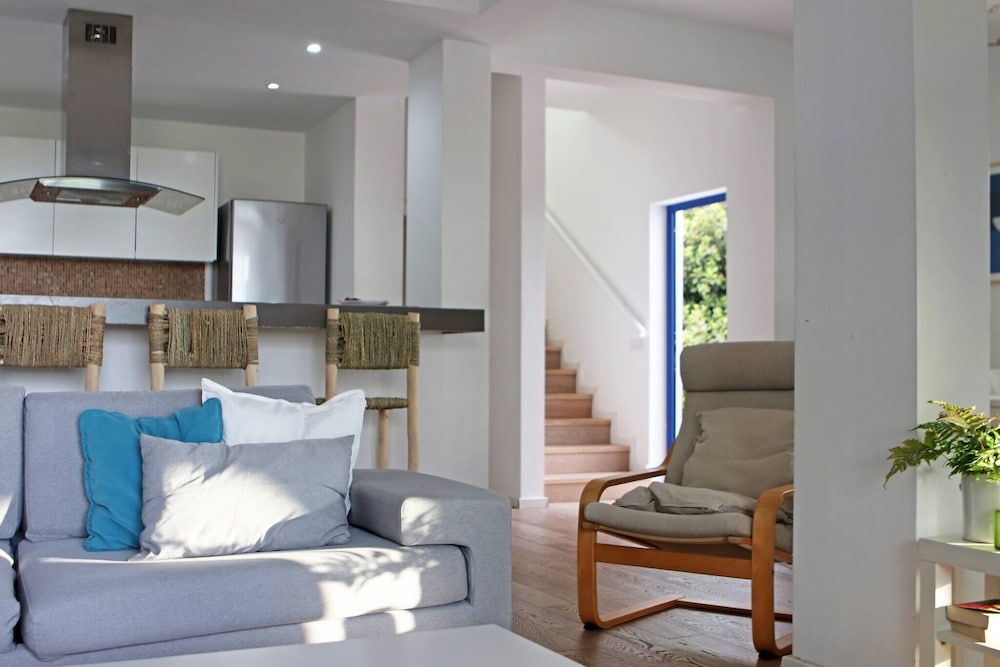 Modern 4-bedroom Villa With A Private Pool