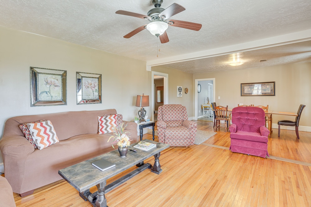 Oxford Vacations - Charming Gadsden Home w/ Golf Course Views! - Property Image 1