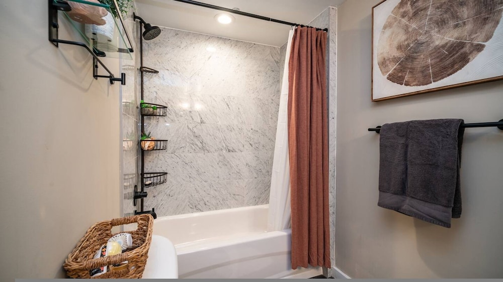Luxury Downtown Phoenix Loft - Pool Gym Laundry
