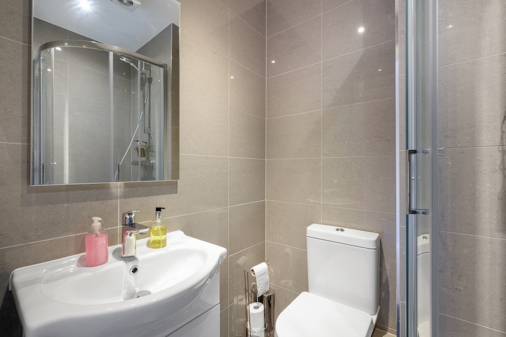 Heathrow Living Serviced Apartments by Ferndale