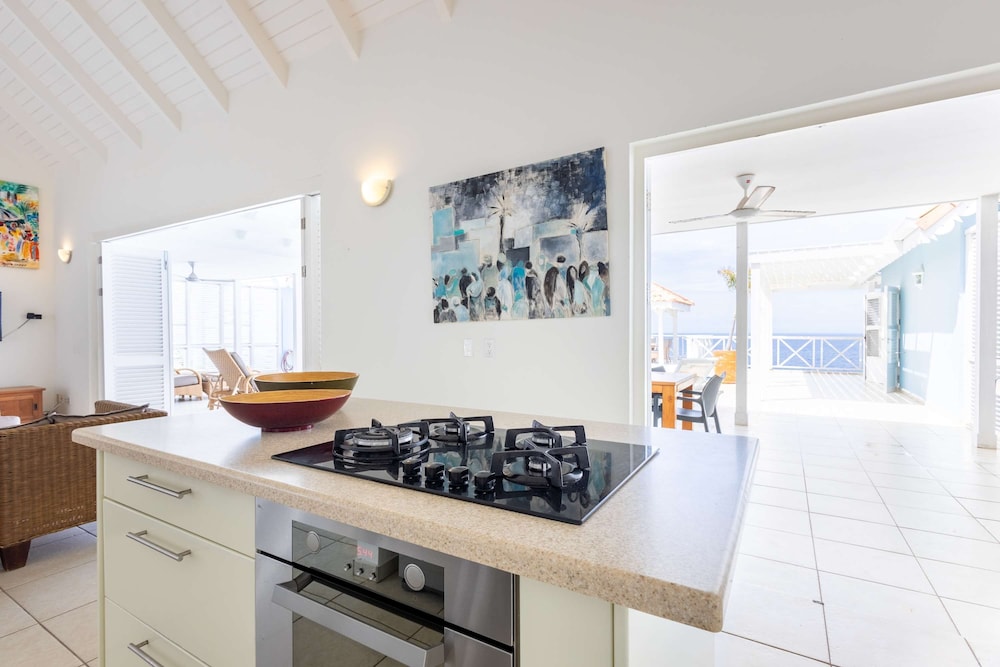 Ocean Whisper Villa in Sint Willibrordus