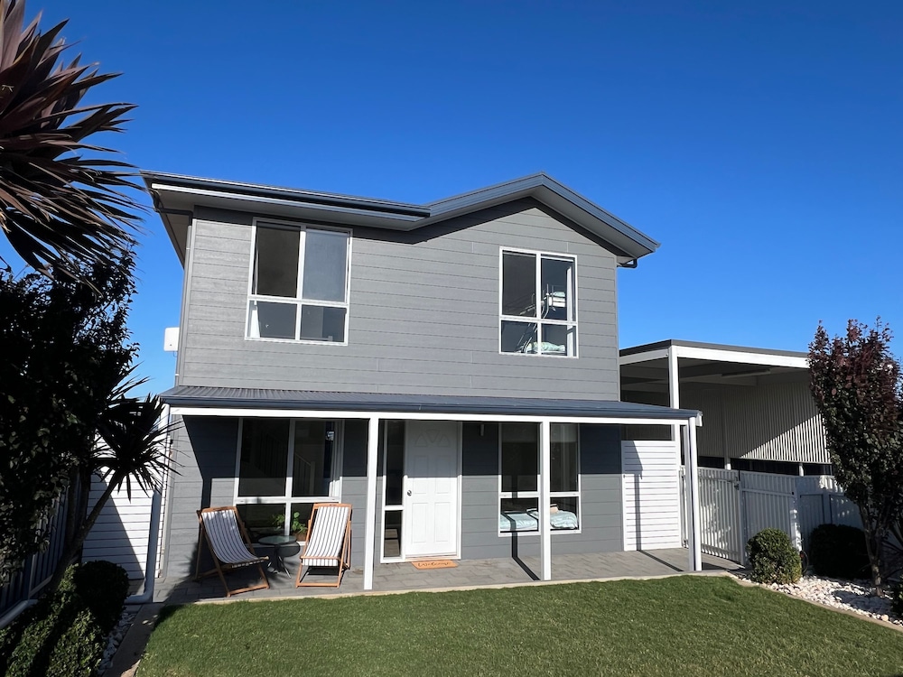 Saltwater Breeze - Ocean Views 5BR Beach House