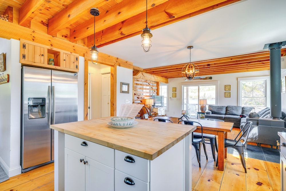 Paddle, Swim & Hike: Family Lake House in Vermont