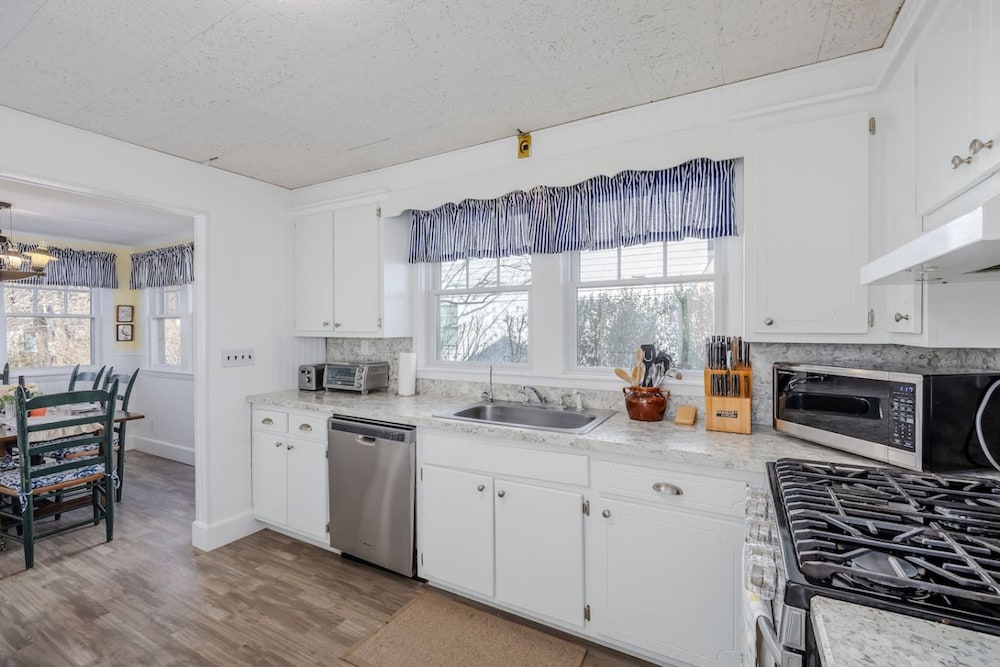 Beachfront Retreat - 5BR Home With Stunning Views