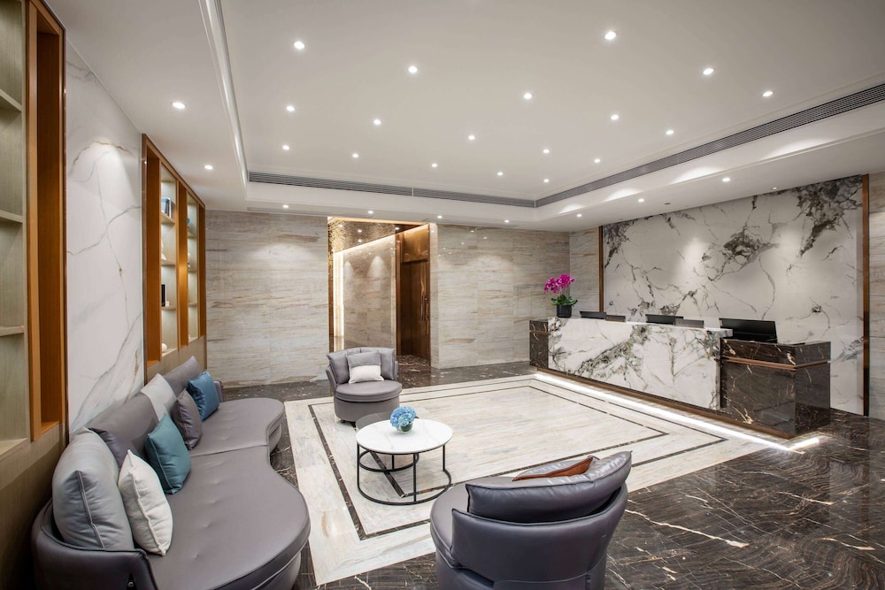 Lobby & Reception