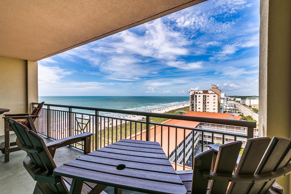 Mar Vista Grande by Condo-World
