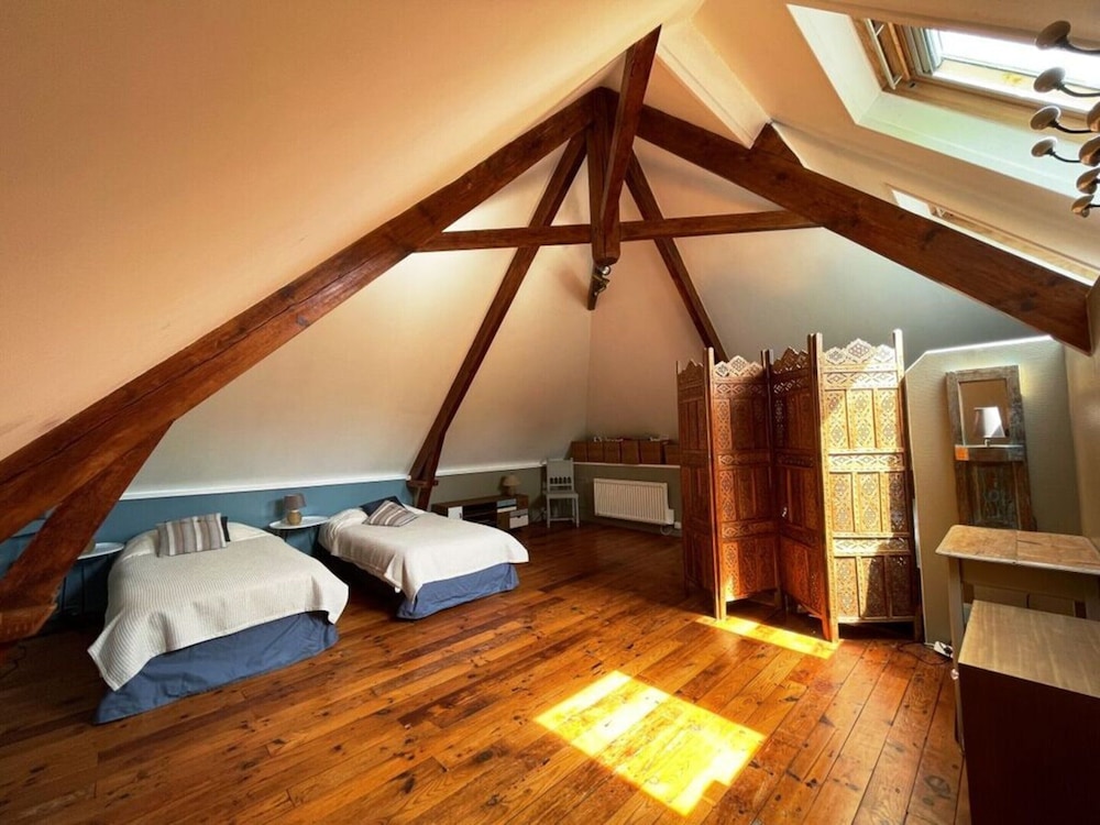 Spacious Apartment With Garden