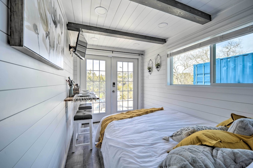 Modern Studio w/ Mtn Views & Lake On-site!