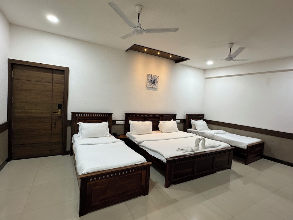 Col's Hotel Uphaar