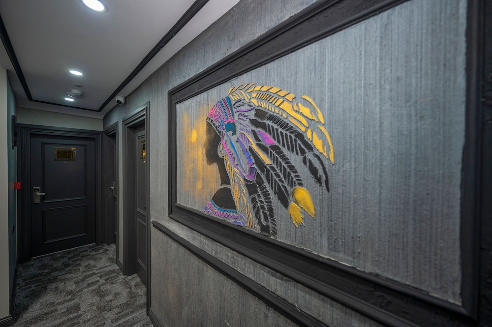 California Otel - Image 42